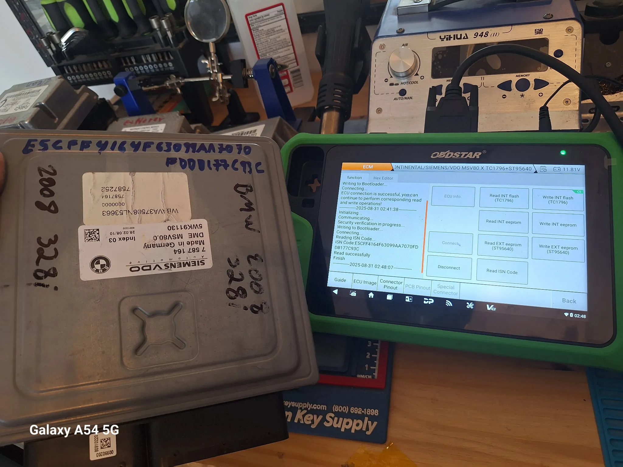 Airbag reset device next to a module.