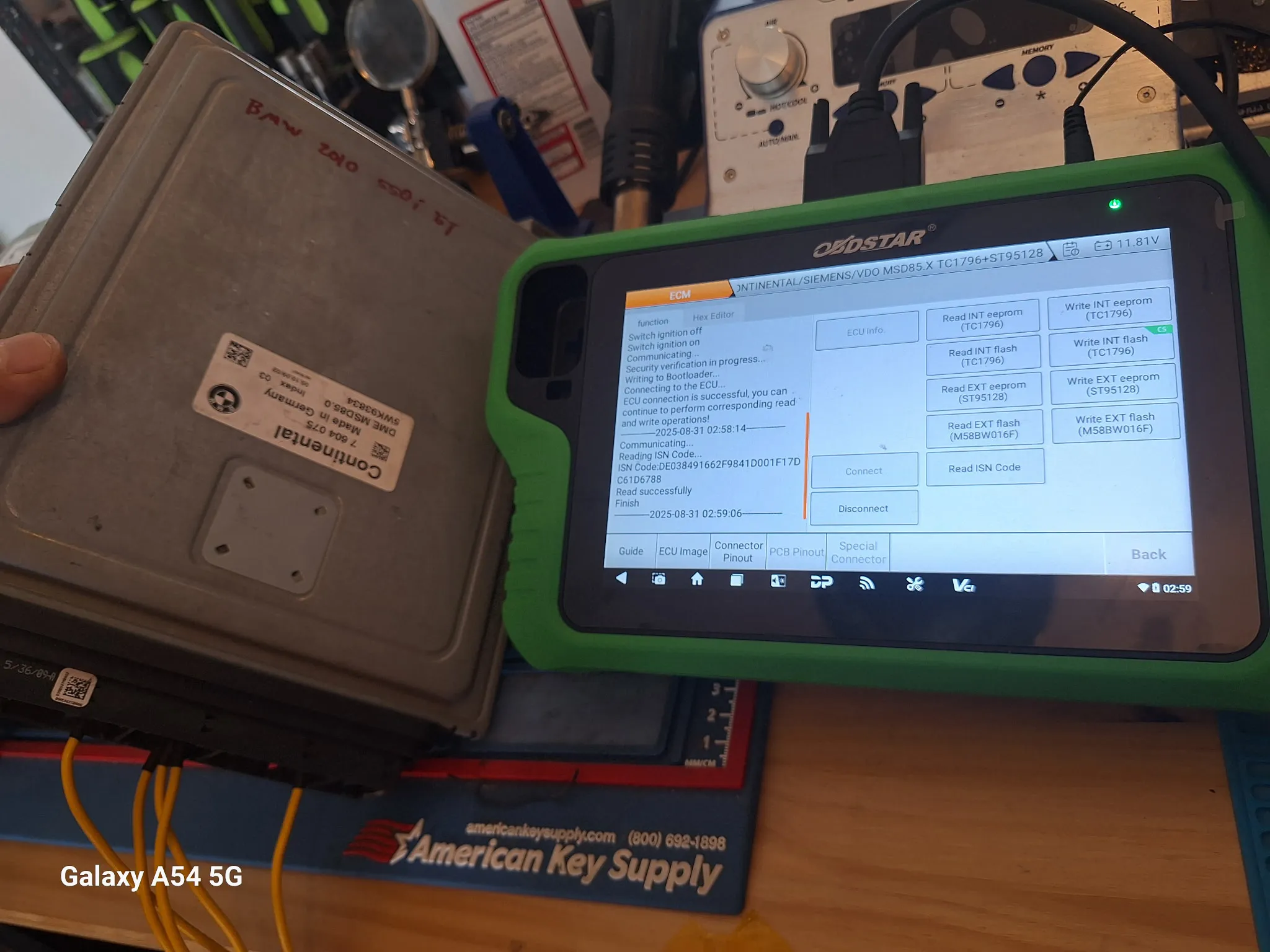Airbag reset device next to a module.